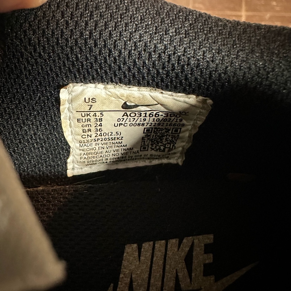 Nike Women’s Green and White Sneakers - Picture 2 of 4